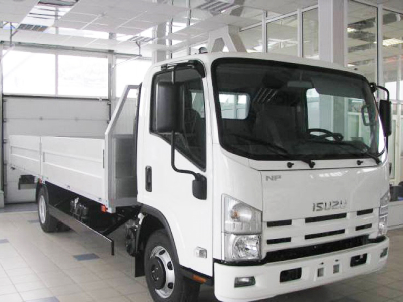 Автомобиль isuzu elf