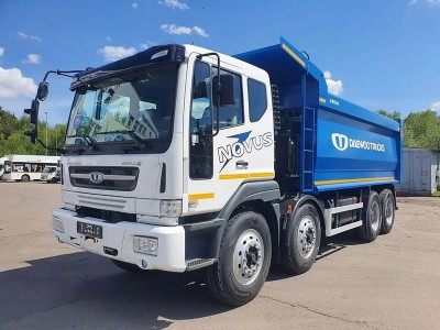 Самосвал DAEWOO NOVUS 8х4 с кузовом Grunwald 22м³ грузоподъемностью 26,5т (CR8M7) Самосвал DAEWOO NOVUS 8х4 с кузовом Grunwald 22м³ грузоподъемностью 26,5т (CR8M7)